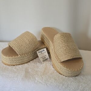 Elegant Tan Espadrille Slides